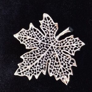 Vintage Mid-Century Sarah Coventry “Summer Frost” Leaf Brooch Silver Tone Signed